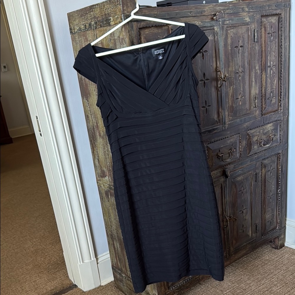 Adrianna Papell Black Ribbed V-Neck Midi Dress
